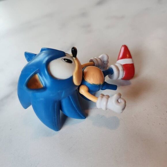 Sonic the Hedgehog small toy missing a foot - Picture 2 of 5